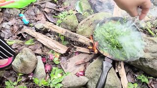 Pinay Cooking Wild Ferns and Sex in the Riverside - Viral Single Mom Outdoor