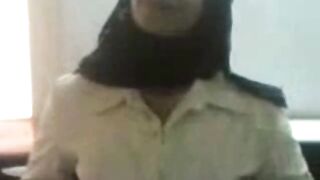 Malaysian Hijabi Gives Blowjob in the Office