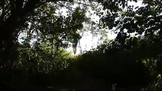 Im Park spazieren und im Fluss ficken - Deutsches Amateur-Paar