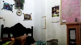 Indonesian Babe Orgasms on Fucking Machine